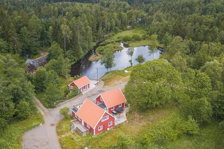 Ferienhaus für 18 Personen, mit Terrasse und Seeblick sowie Garten - 1