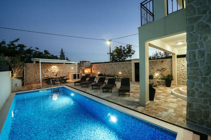 Villa für 8 Personen, mit Balkon und Garten in Vinjerac