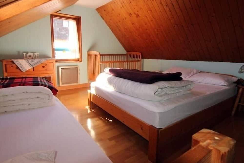 Apartamento acogedor cerca de iglesia en Vagney con terraza y chimenea in Vagney, Parque natural regional de los Ballons des Vosges