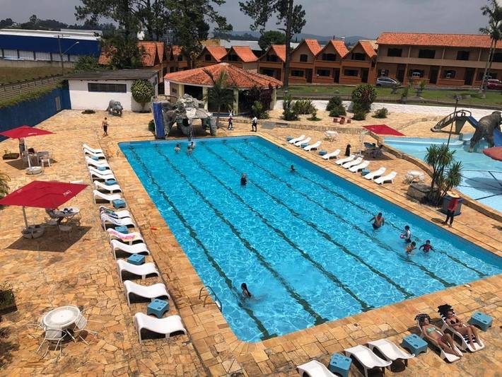 Pousadas para 3 pessoas, com piscina e piscina infantil e ainda jardim and vista, com animais de estimação em Vargem Grande Paulista