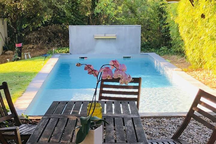 Location de vacances pour 8 personnes, avec Terrasse et Jardin à Saint-Marc-Jaumegarde