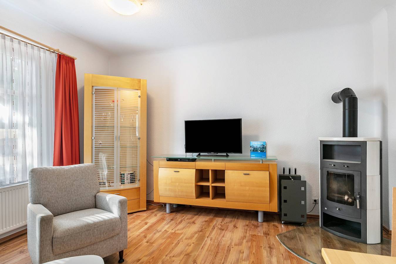 Ganze Wohnung, Ferienwohnung Am Straussee" mit privater Terrasse und Wlan in Strausberg, Märkische Schweiz-Oderland