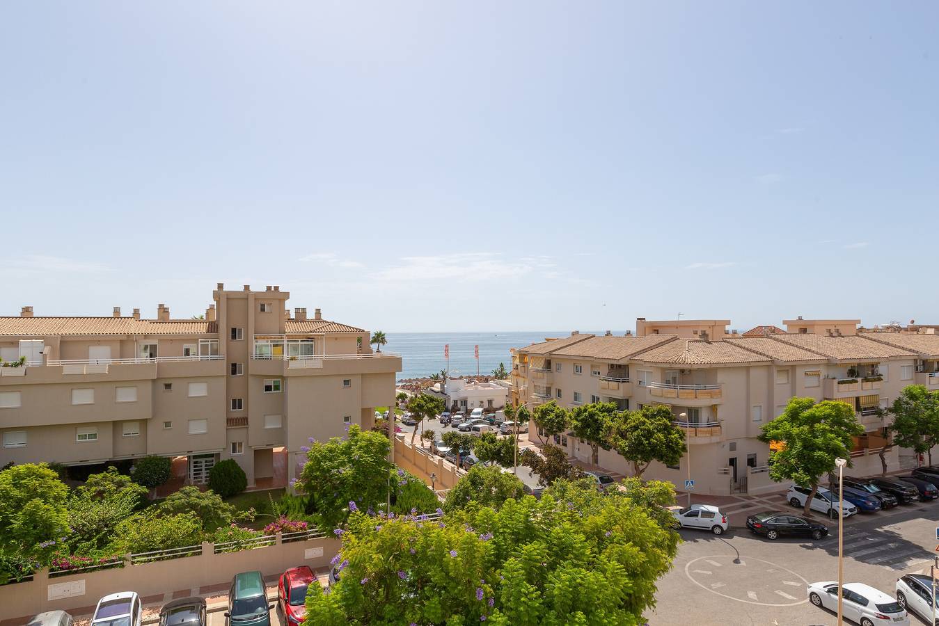 Entire apartment, Holiday Apartment Carihuela beach close to the Beach with Shared Pool & Wi-Fi in La Carihuela, Torremolinos