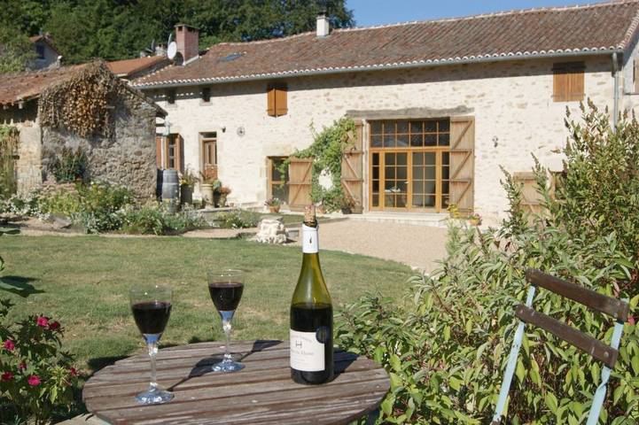 Chambre d’hôte pour 2 personnes, avec terrasse ainsi que jardin et vue, adapté aux familles