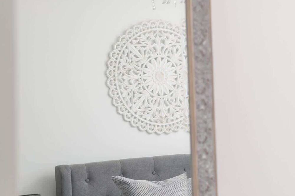 Entire apartment, Comfortable 2-Bed Home with Parking & Fast Wi-Fi! in Milton Keynes, South East England