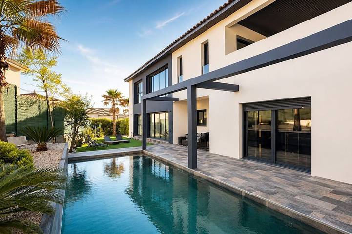 Location de vacances pour 8 personnes, avec sauna et jardin ainsi que jacuzzi et balcon à Beaulieu (Hérault)
