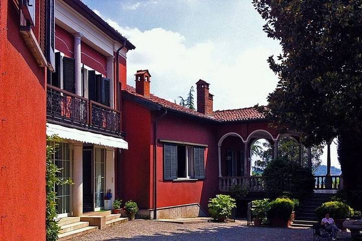 Vacation rental for 15 people, with hot tub and yard in Lago Maggiore
