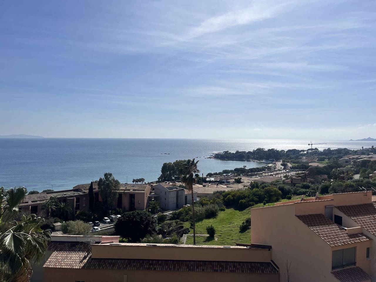 Appartement entier, Charmant studio, climatisé, plages à 350m, grande terrasse in Ajaccio, Région d'Ajaccio