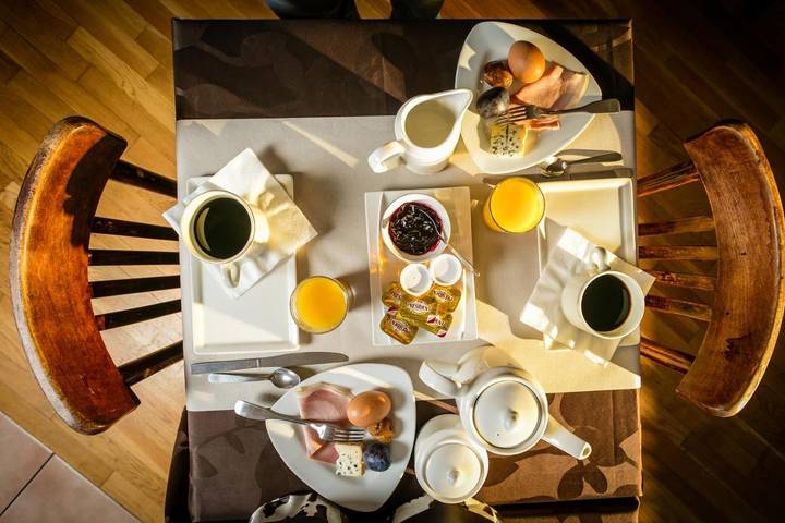 Hôtel pour 2 personnes, avec terrasse ainsi que jardin et sauna à Châteauneuf-de-Randon
