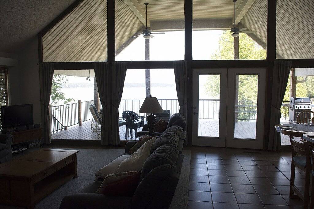 Vacation House for 14 Guests in Ozark Mountains, Oklahoma