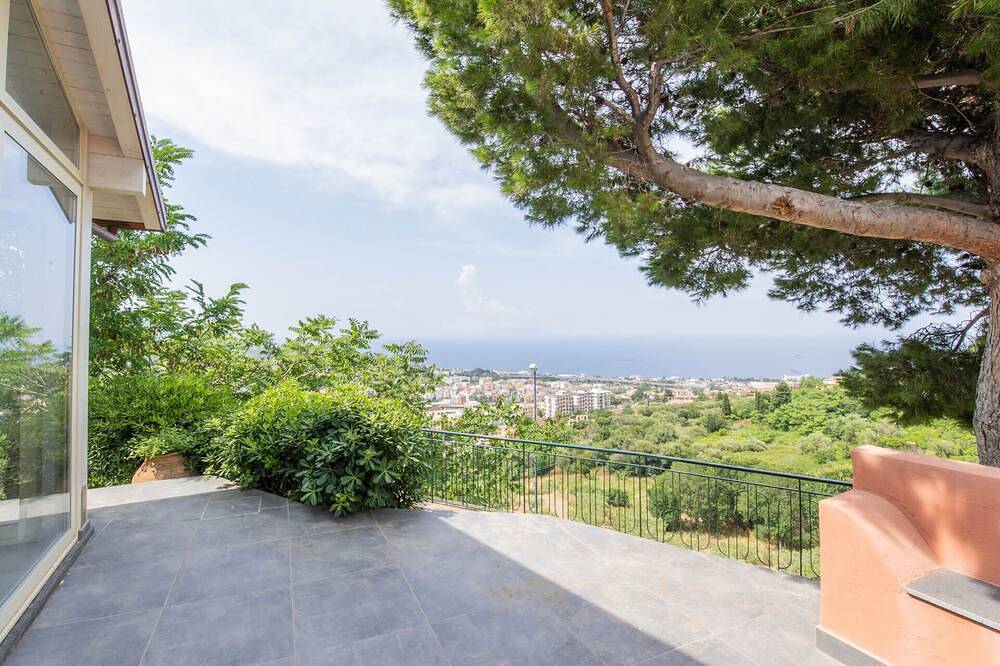 Ganze Wohnung, Private Terrace with Panoramic View of the Aeolian Islands - Pool and Wifi - Apt Vulcano in Patti, Messina Provinz