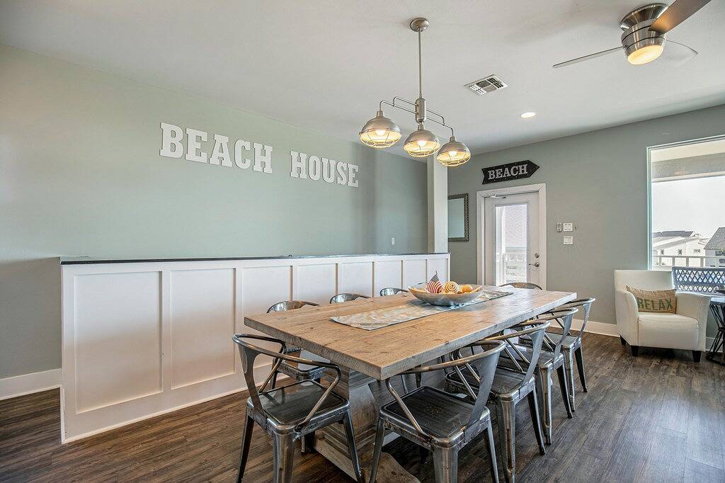 3-Story, All en suite, Elevator, 2 Kings, Gulf/Beach Views, Hot Tub & Slingshot! in Corpus Christi, Mustang Island