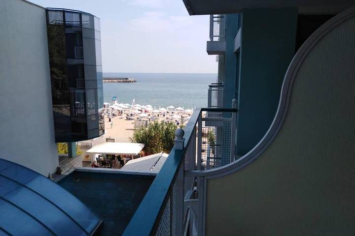 Appartement de vacances pour 3 personnes, avec vue ainsi que balcon et piscine