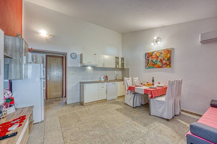 Ferienwohnung für 4 Personen, mit Terrasse und Meerblick, kinderfreundlich in Zadar - 2