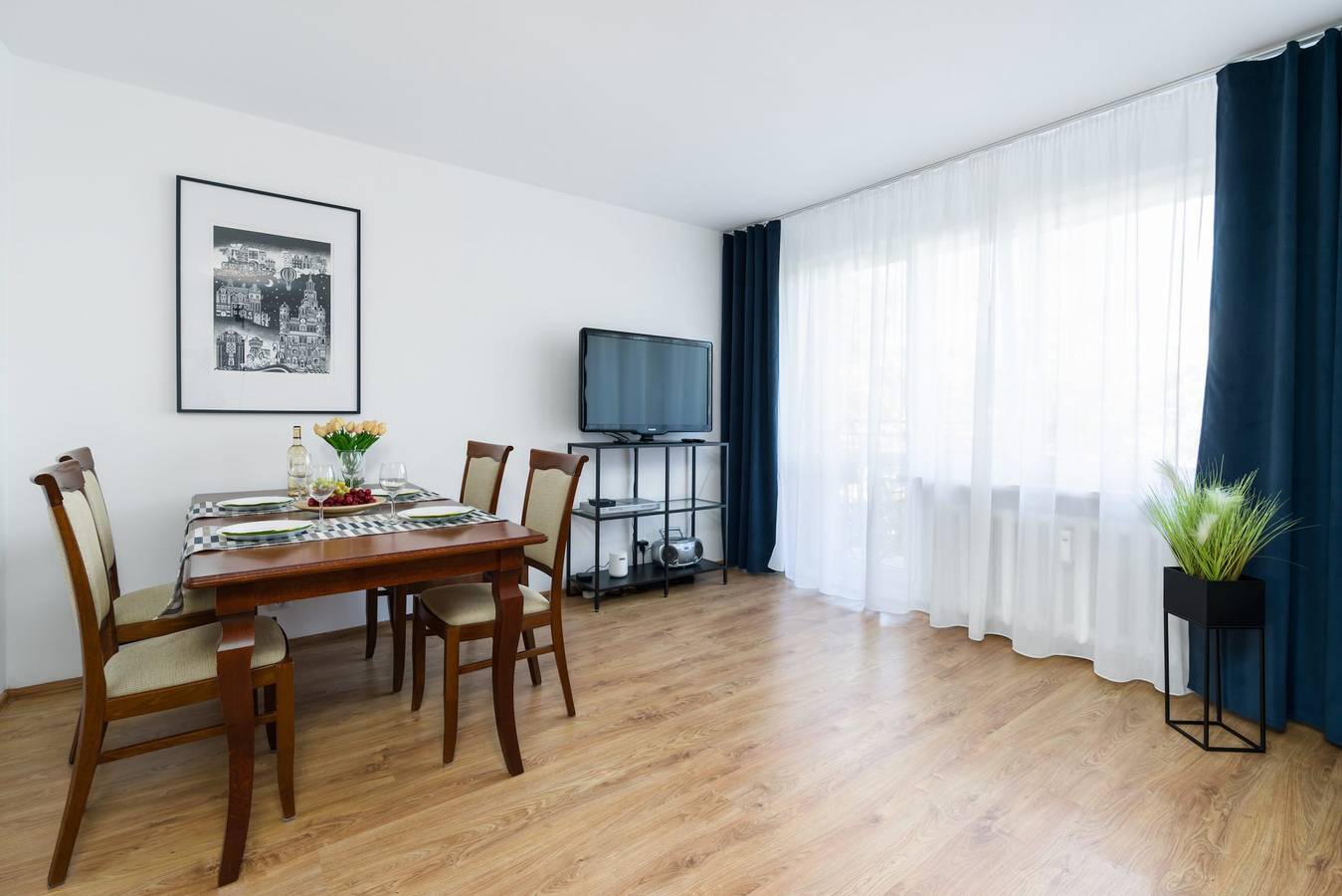 Ganze Wohnung, Sunny Apartment with Balcony | Close to the Park in Posen, Großpolen