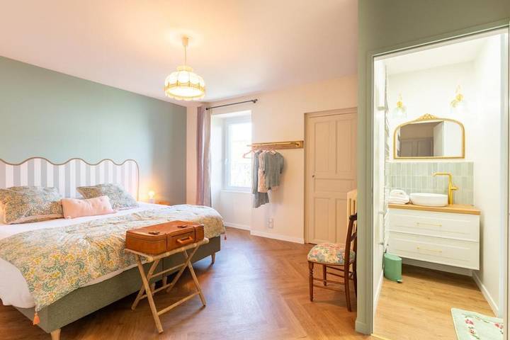 Location de vacances pour 14 personnes, avec Terrasse et Jardin à Saint-Georges-de-Montaigu