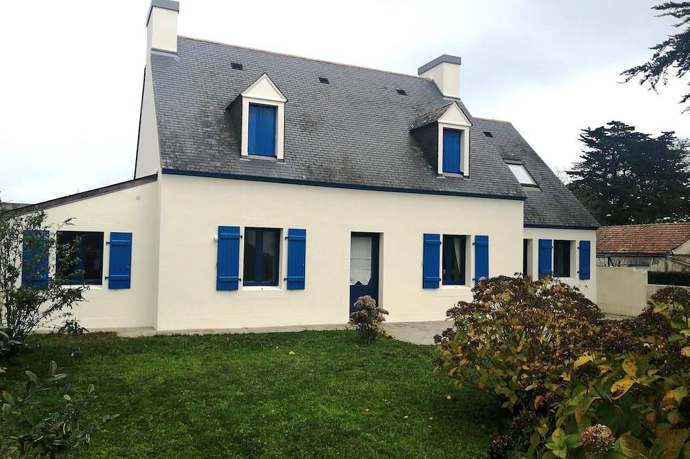 Spacious family home in Groix with garden in Port Tudy, Groix