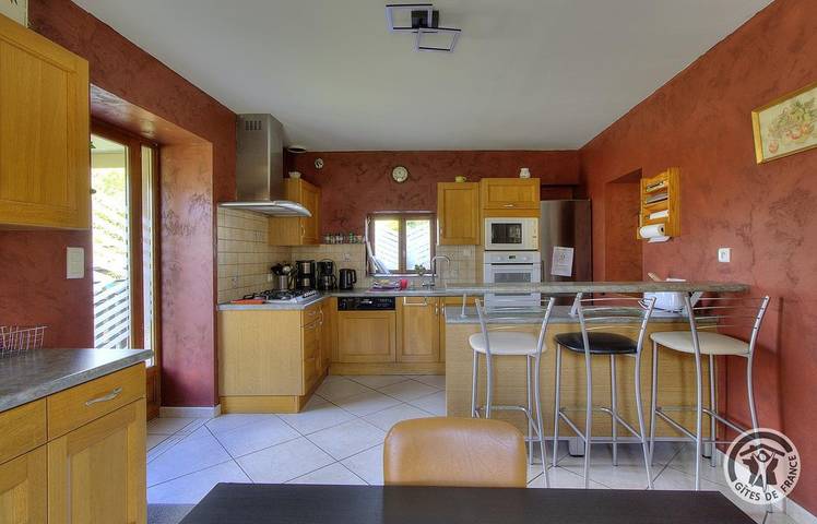 Gîte pour 15 personnes, avec jardin dans Rhône - 2