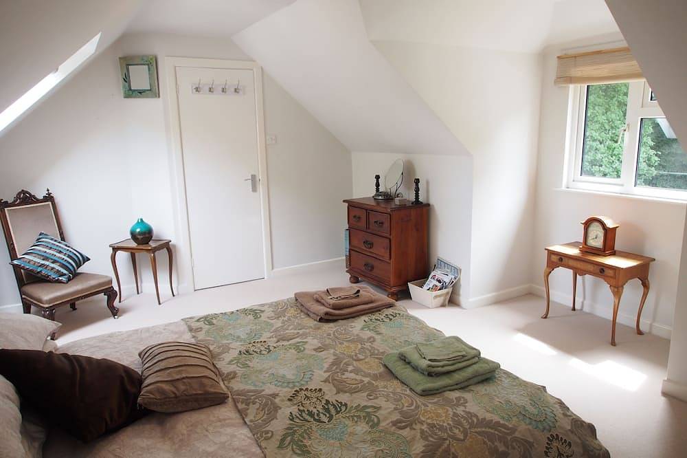 New Forest house with large garden, near sea. Perfect for families with children in Lymington, Hampshire