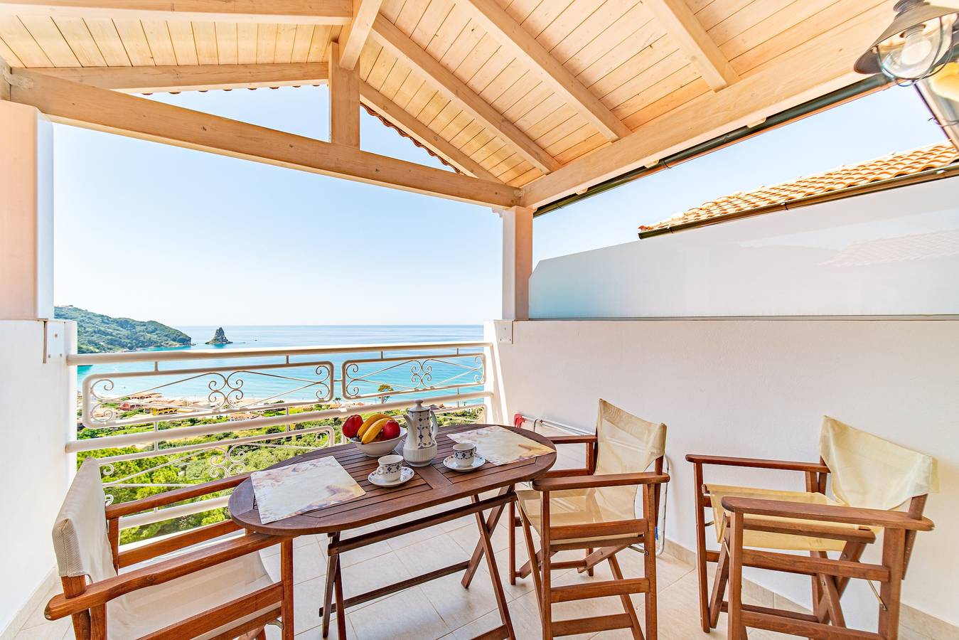 Entire apartment, Holiday Apartment "Mazis Deluxe" with Sea View, Balcony & Wi-Fi in Agios Gordios, Corfu