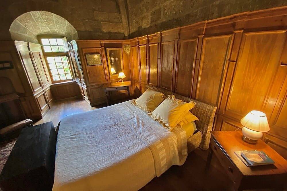 Chambre d’hôtes « Chambre Evêque » in Saint-Martin-sous-Vigouroux, Région de Saint-Flour