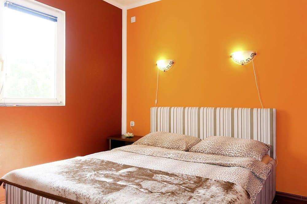 Ganze Wohnung, Angenehme Wohnung für 2 Gäste mit  W-Lan, Klimaanlage, Tv und Terrasse in Cesarica, Naturpark Velebit