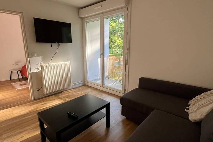 Appartement entier, Appartement 2 pièces calme & Lumineux  Vue sur Parc / Tram à 2 minutes à pied in Pessac, Région de Bordeaux