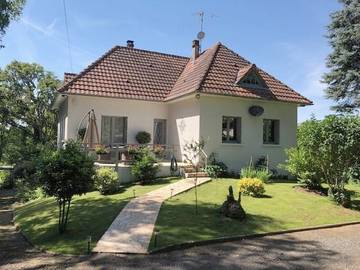 Gîte pour 6 personnes, avec jardin et vue, animaux acceptés à Pressac