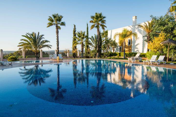 Casa de férias para 6 pessoas, com piscina e jardim e ainda varanda, adaptado a crianças em Alvor