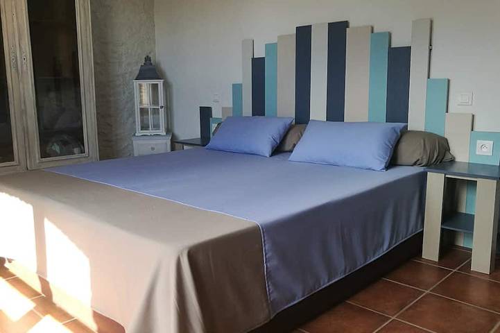 Gîte pour 9 personnes, avec terrasse ainsi que piscine et jardin à Camélas - 3