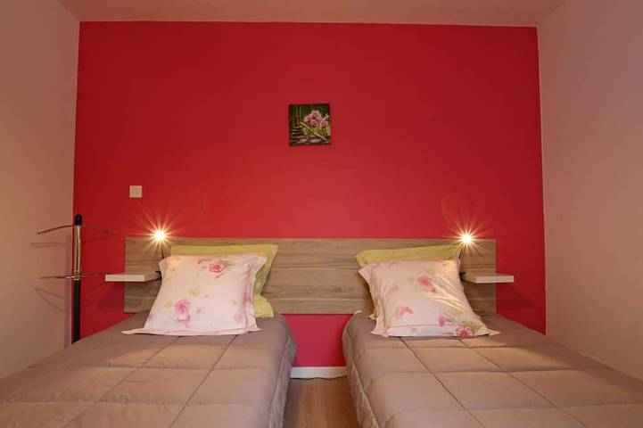 Gîte pour 6 personnes, avec jardin dans Couville - 4