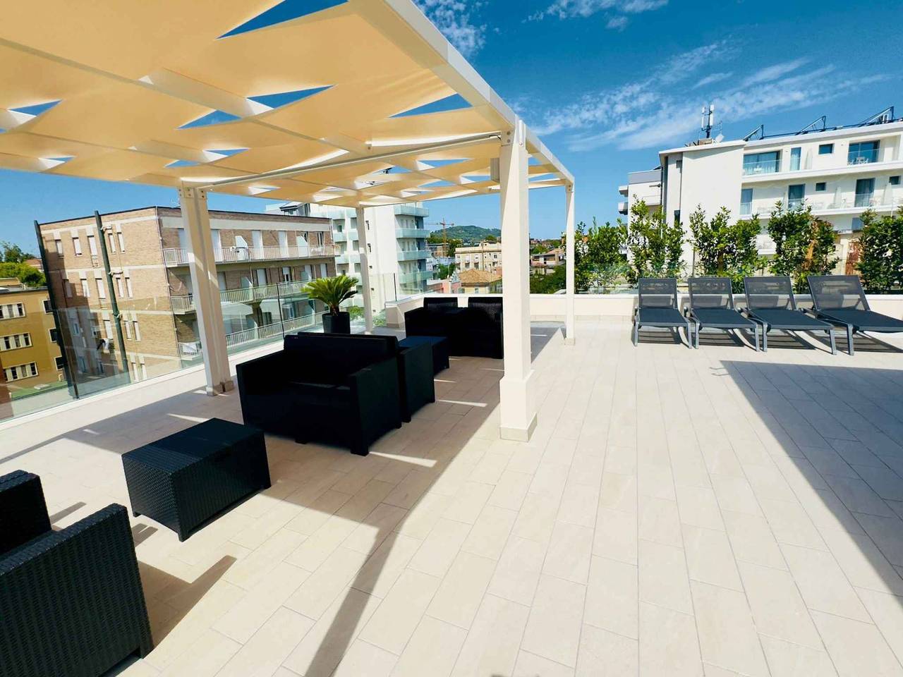 Ganze Ferienwohnung, Ferienwohnung mit Klimaanlage, Internet und Balkon mit Meerblick  in Pesaro, Valle del Metauro
