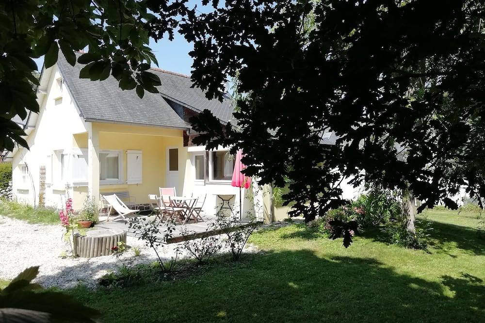 Encantadora casa con jardín a 100 m del mar, 4 personas. Humectantes. in Ploubazlanec, Côte de Goëlo