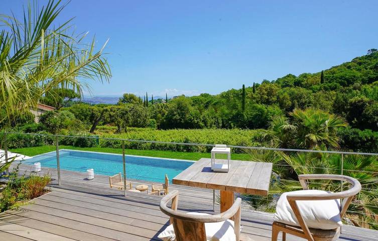 Chambre d’hôte pour 2 personnes, avec vue ainsi que jardin et piscine dans le Var - 2