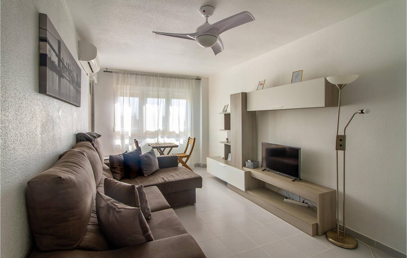 Entire holiday apartment, Beachside Getaway with WIFI, Parking, and a Waterpark! in San Pedro del Pinatar, Costa Cálida