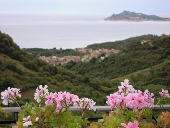 Appartamento per 4 persone, con Balcone e Terrazza nonché Giardino e Panorama a Santa Maria Navarrese