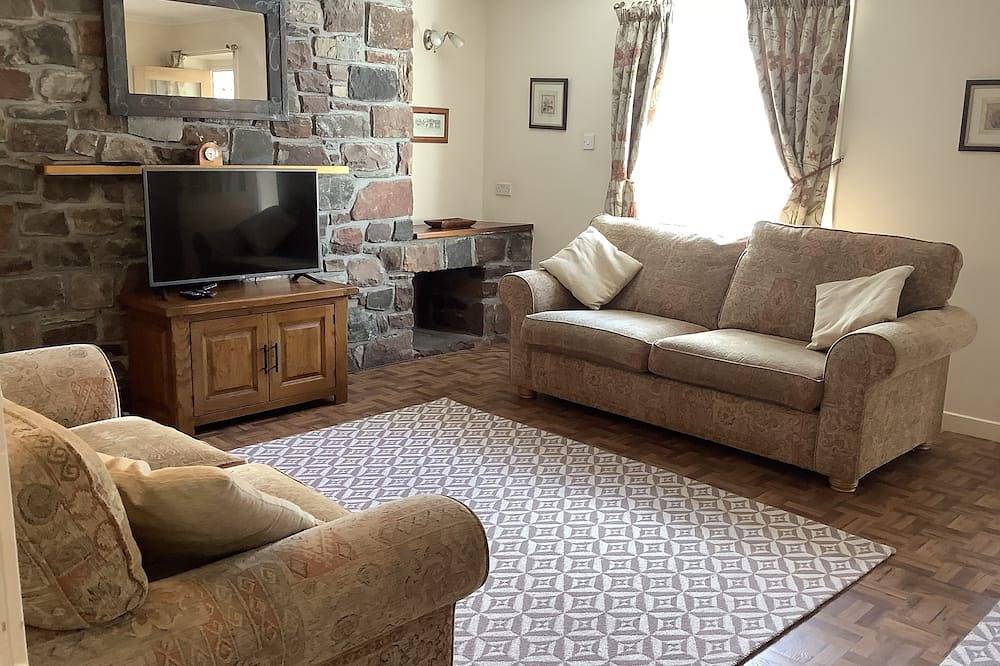 Moriston Cottage -  a cottage that sleeps 4 guests  in 2 bedrooms in Lochcarron, Highlands