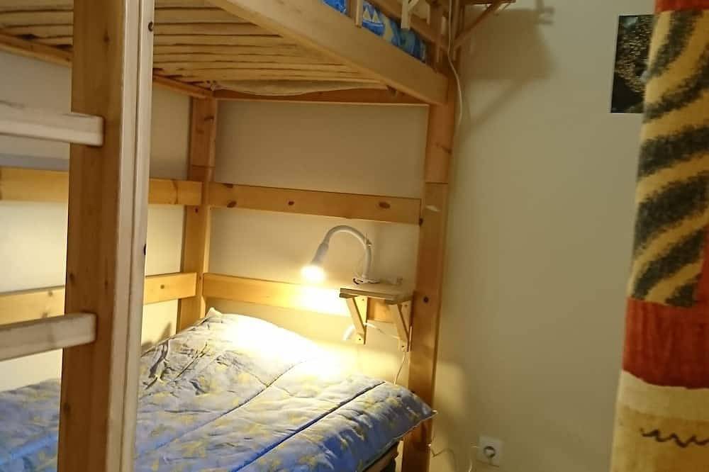 Entire apartment, 3 *, spacious cottage, on the ground floor of the chalet with superb view of the Réallon valley, in Réallon, Écrins National Park