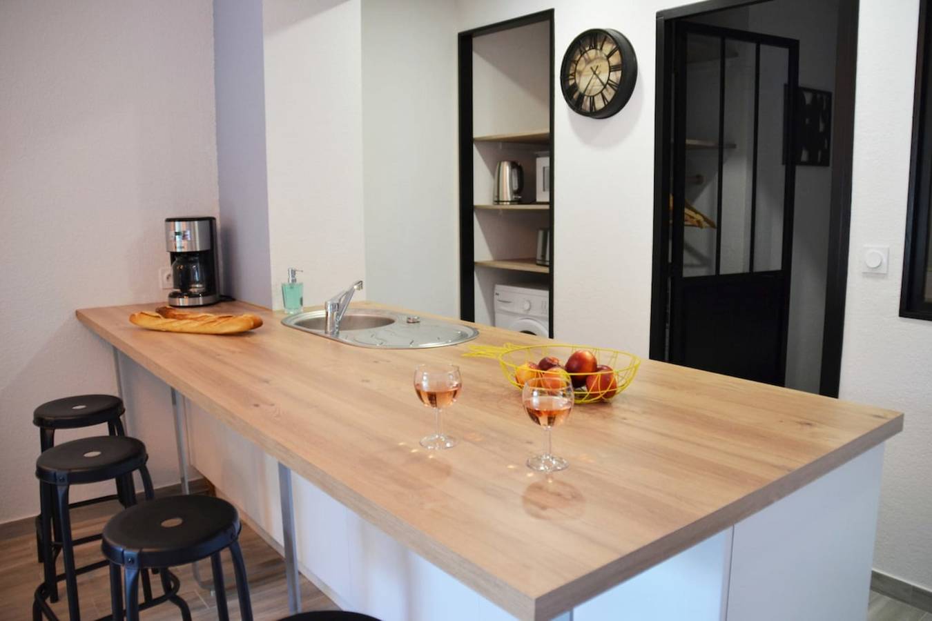 Appartement entier, Lovely ac apartment for 2 pool and garden in Le Rouret, Région de Cannes