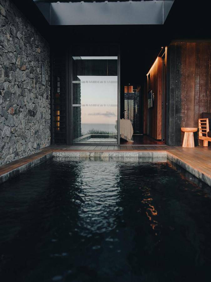 Hôtel pour 6 personnes, avec jardin ainsi que jacuzzi et piscine à Les Trois-Bassins - 2