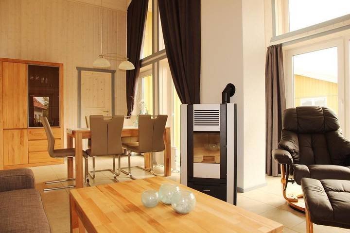 Ferienhaus für 4 Personen, mit Whirlpool und Terrasse sowie Garten und Sauna in Rechlin - 3