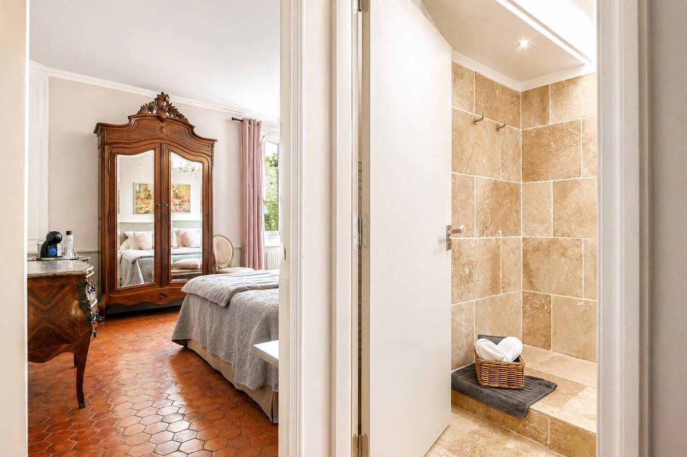 Habitación 'Euphrasine' con vistas a la montaña, Wi-Fi y aire acondicionado in Gémenos, Costa mediterránea (Francia)