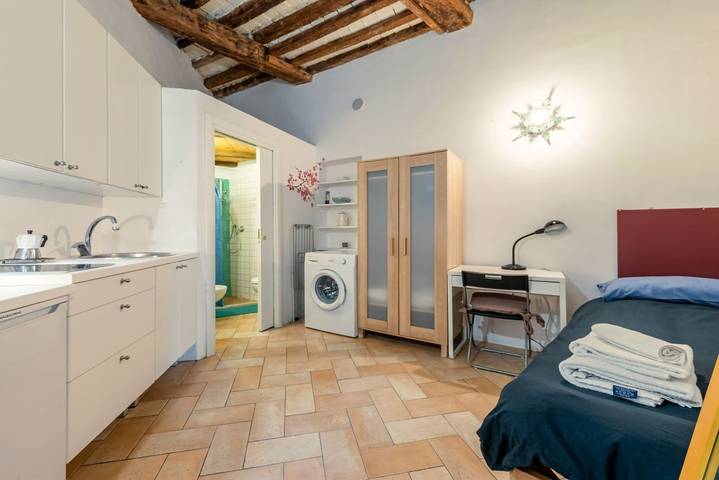 Appartamento intero, Urbino Historical Central Studio Flat in Urbino, Valle del Metauro