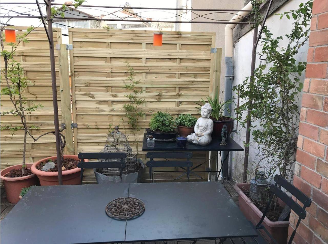 Twin Room with Terrace in Nîmes, Région de Nîmes