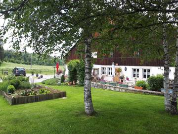 Gîte pour 6 personnes, avec terrasse et vue à Morteau