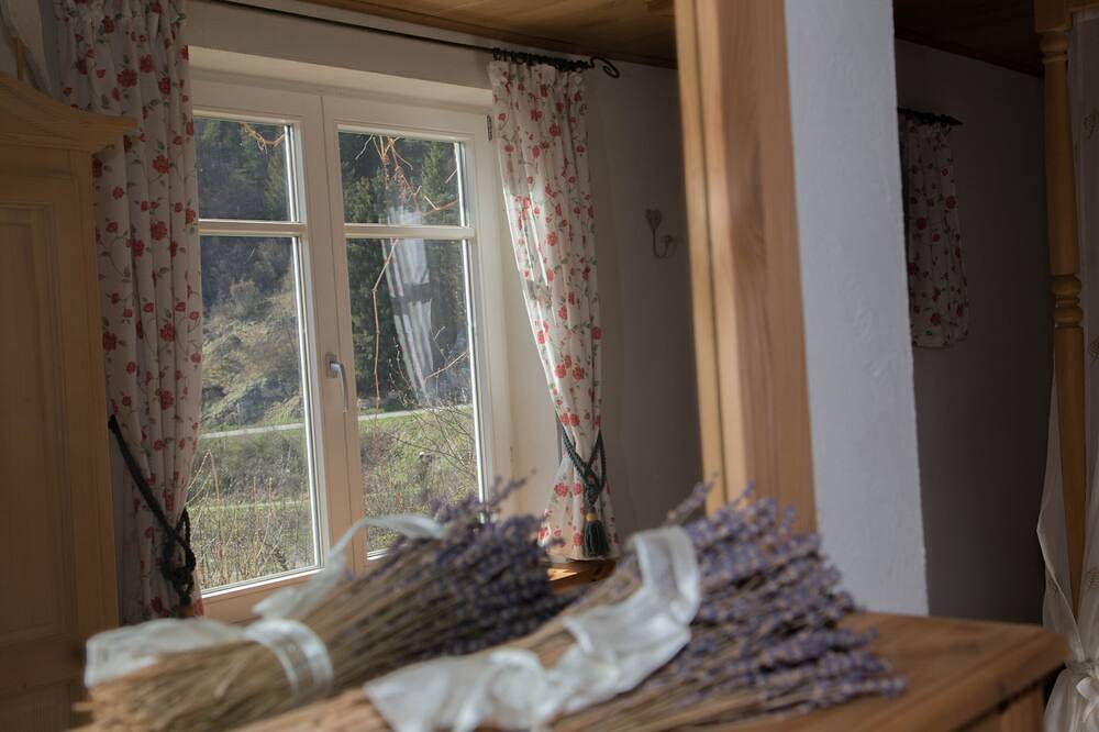 Ganze Wohnung, Ferienwohnung mit Charme - genießen Sie die Aussicht von der verglasten Terrasse in Münsingen, Neckar-Alb