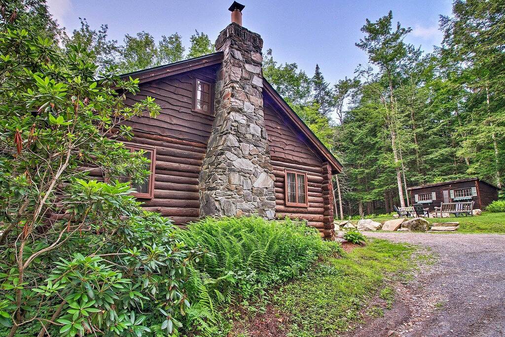 Log Cabin for 4 People in Londonderry, Magic Mountain Ski Area