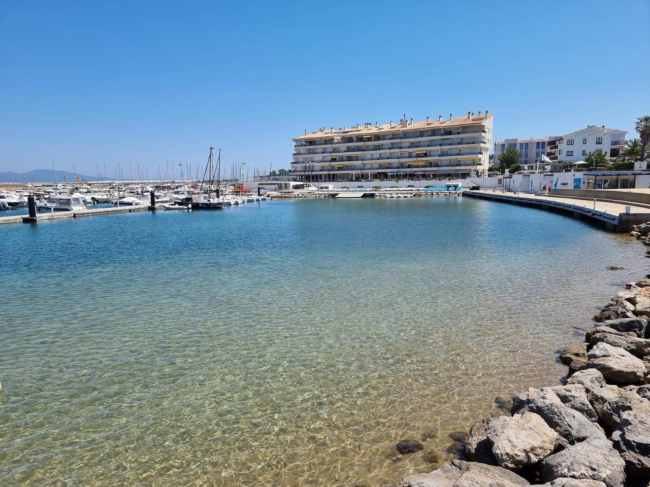 Ganze Ferienwohnung, Ferienwohnung für 4 Personen mit Meerblick in l'Escala, Oberampurien