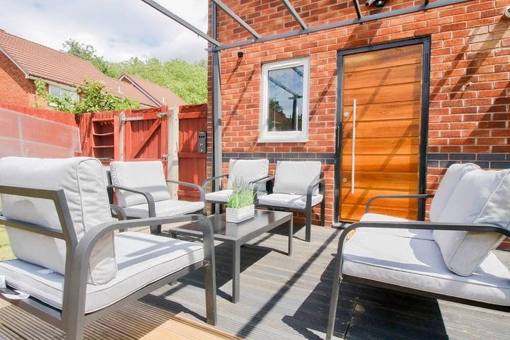 Holiday rental for 13 people, with Terrace and Garden in Birmingham
