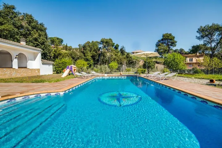 Chalet para 20 personas, con jardín y piscina - 1